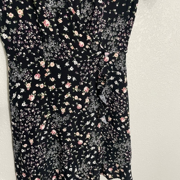 Forever 21 Black Floral Mini Dress XS - Picture 6 of 6